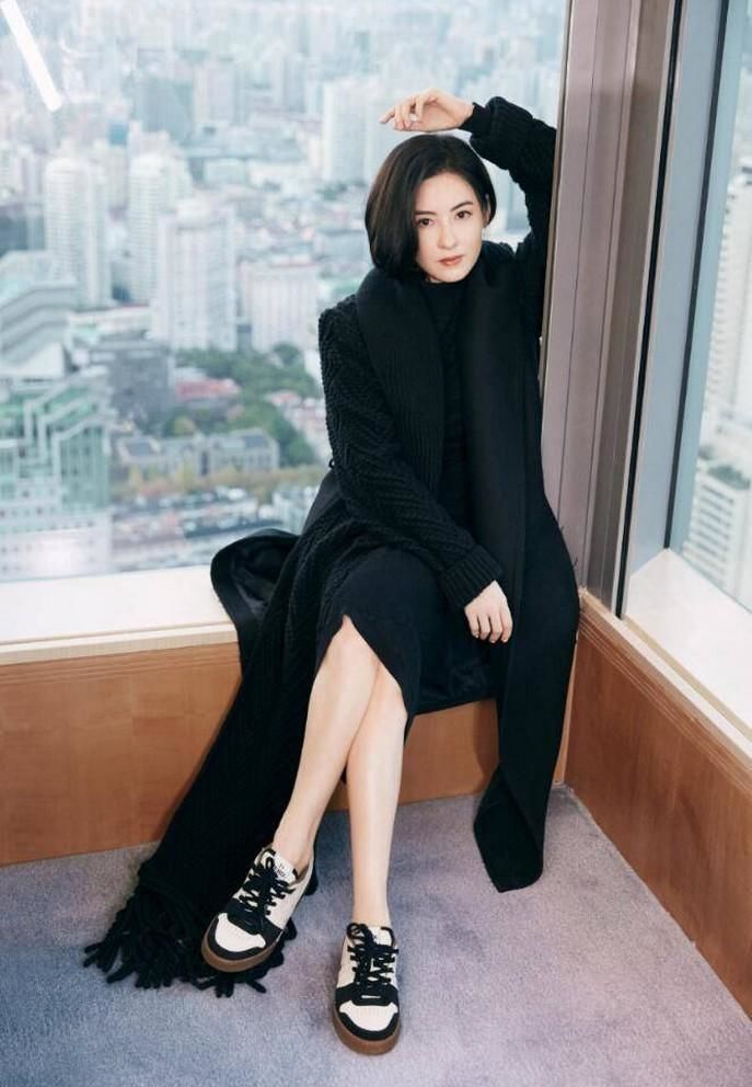 Trương Bá Chi lộ bụng vượt mặt nghi bầu lần 4 nhưng thái độ phớt lờ