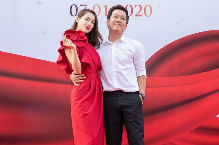 Trường Giang cứ đi tiệc là mặc giản dị để Nhã Phương được tỏa sáng