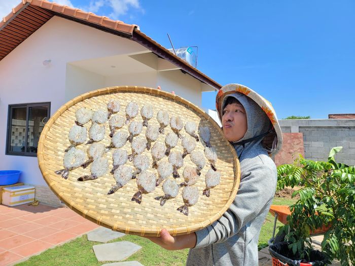Trường Giang trồng trái cây trong biệt thự chỉ vì Nhã Phương thích