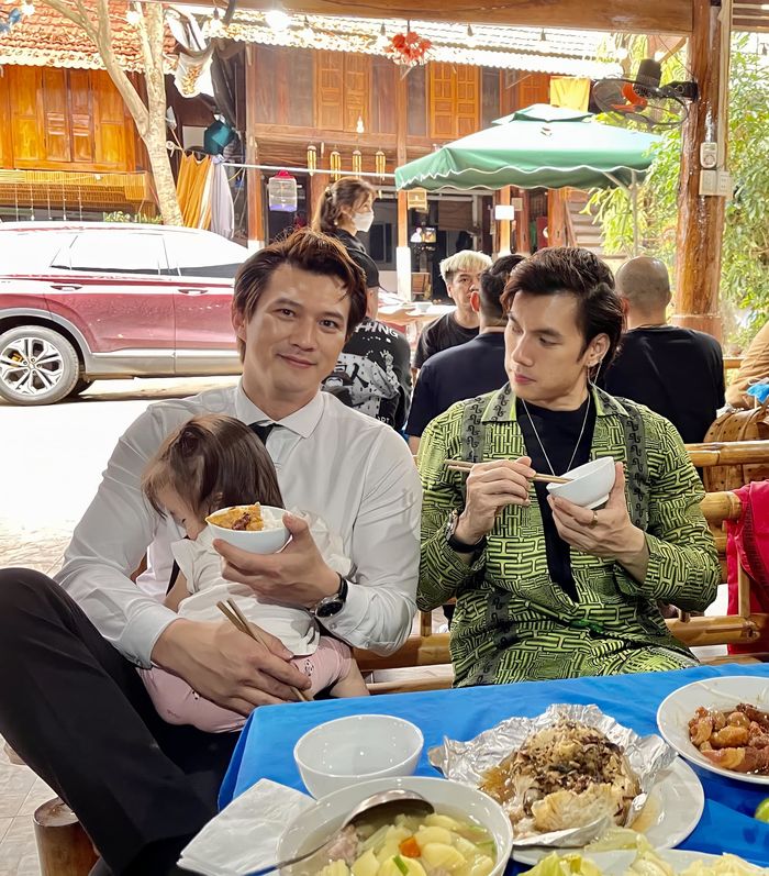 Từng bán nước mía mưu sinh: Hà Việt Dũng nay thành nam thần VTV