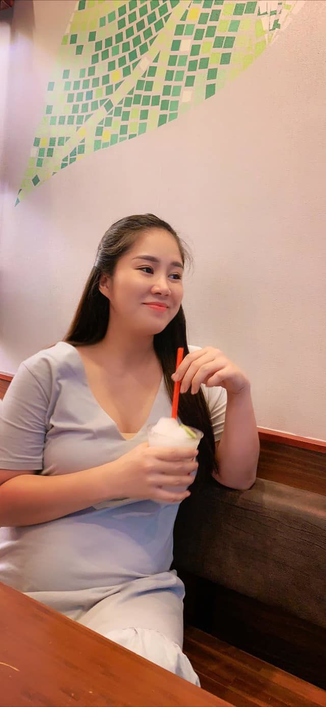 Từng khổ vì cân nặng, nay Lê Phương khoe eo ọt thấy mà mê