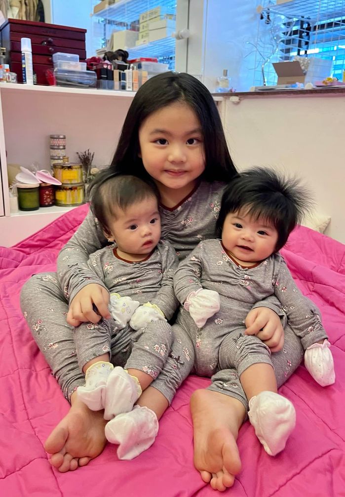 Vân Trang về nhất khoản đẻ thuê: 3 cô công chúa đều giống hệt ba