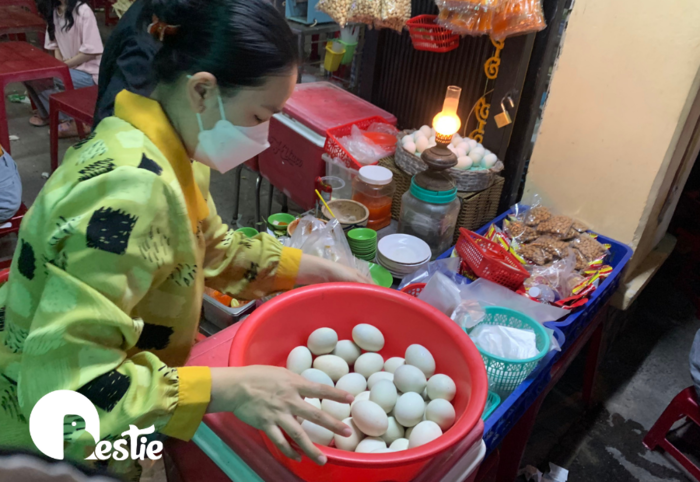 Quán trứng vịt lộn đắt nhất Sài Gòn: Bán hơn nghìn trứng mỗi ngày