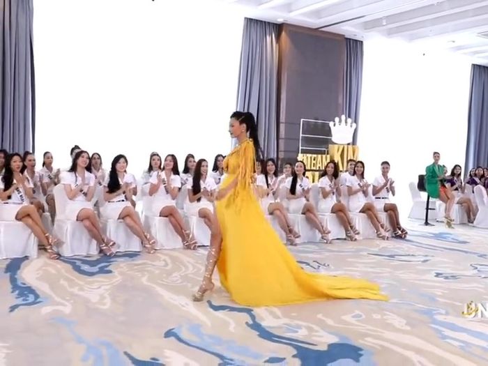 Vũ Thu Phương chính thức thị phạm: liệu lần này chị sẽ hết trôi?
