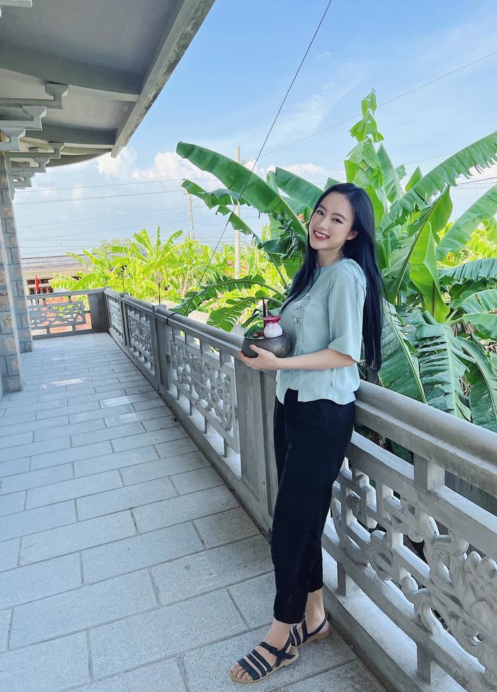 Vừa mua nhà 15 tỷ, Angela Phương Trinh mua 4.000m2 đất xây biệt thự