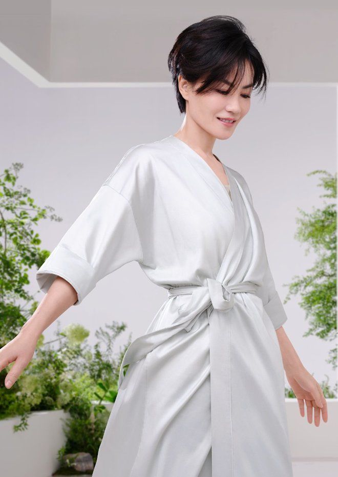 Vương Phi U60 trẻ đẹp hệt 20, bảo sao Đình Phong mê 8 năm không dứt
