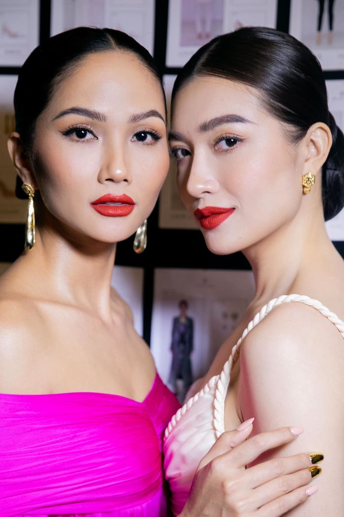 Xinh đẹp có thừa, Hoa hậu H'Hen Niê vẫn nhận thua kém 2 Á hậu