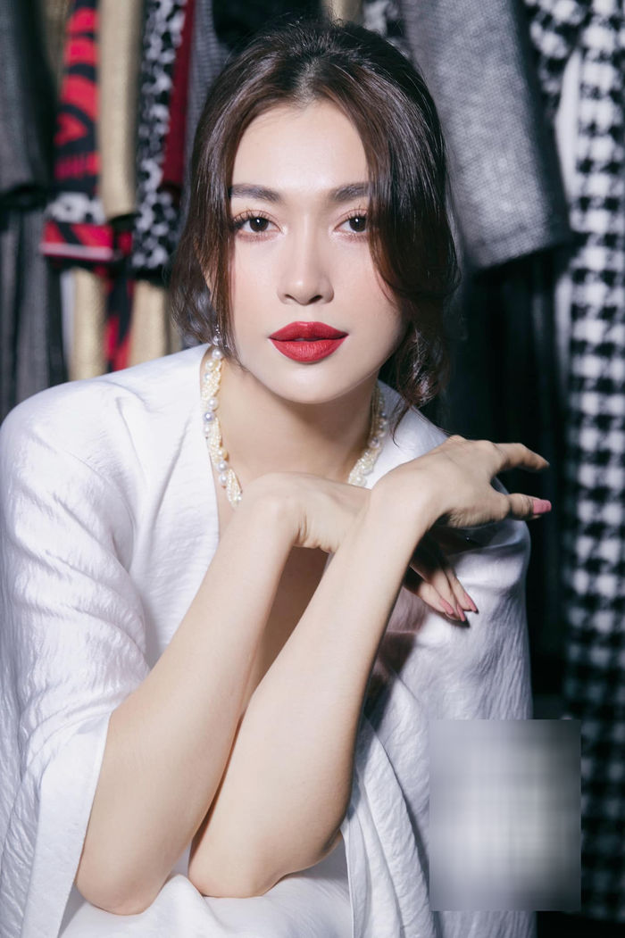 Xinh đẹp có thừa, Hoa hậu H'Hen Niê vẫn nhận thua kém 2 Á hậu