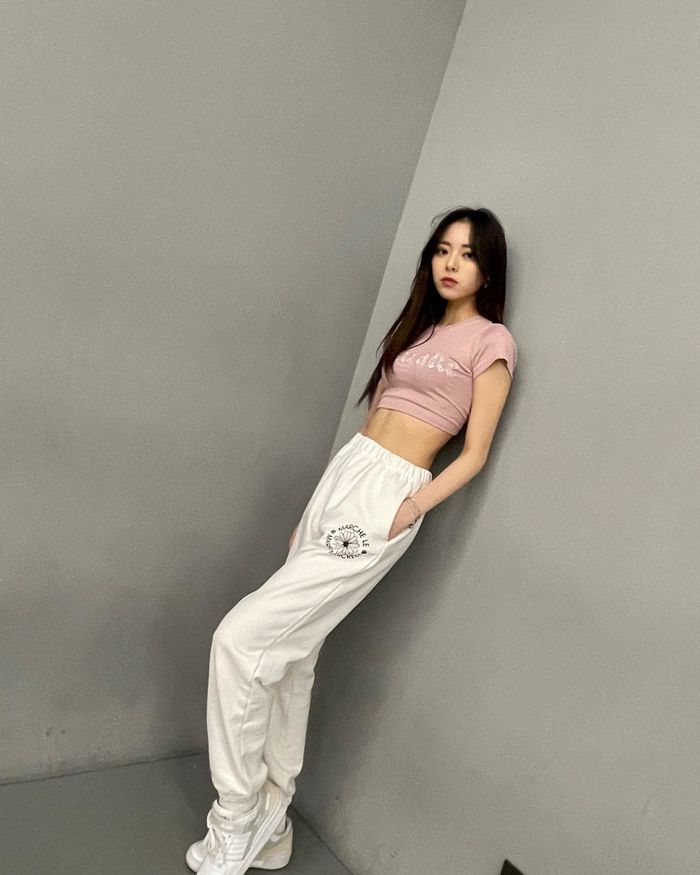Yuna (ITZY): Dáng xinh, mặt đẹp chuẩn nữ thần nhưng lại bị JYP ngó lơ