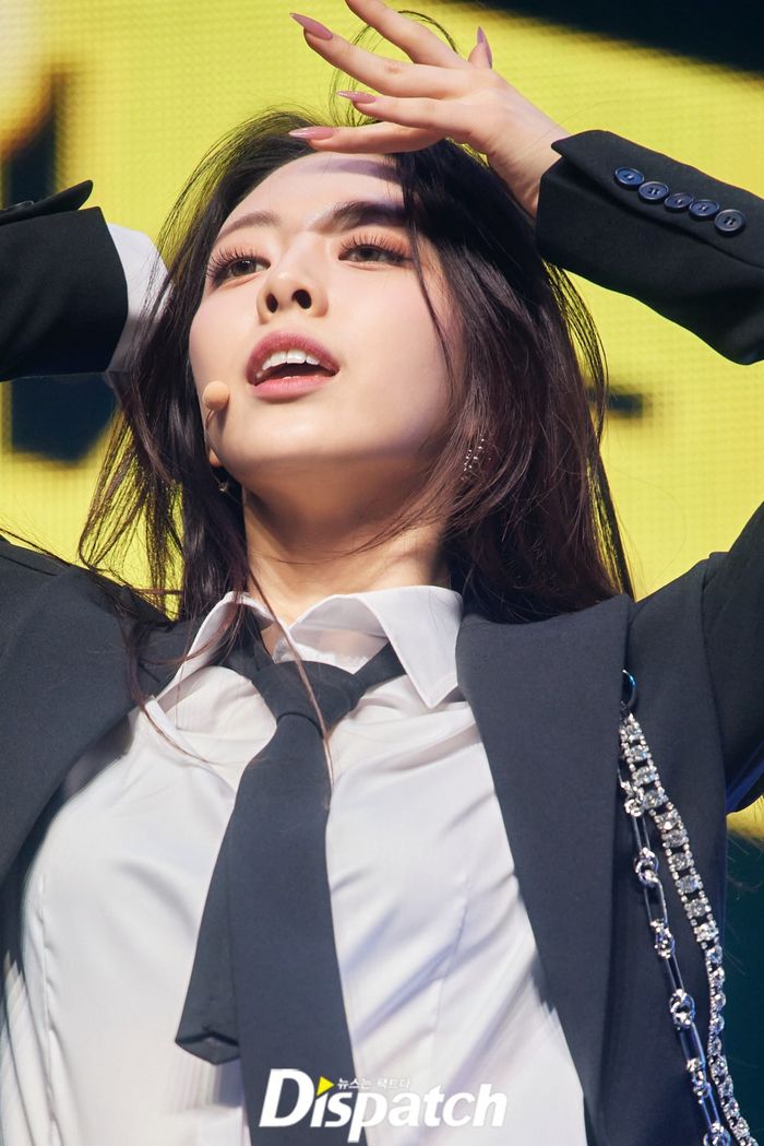 Yuna (ITZY): Dáng xinh, mặt đẹp chuẩn nữ thần nhưng lại bị JYP ngó lơ