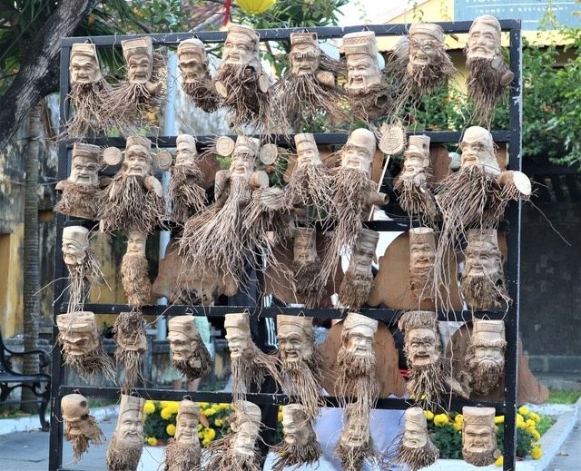 Người đàn ông thổi hồn cho rễ tre: Răng sún hết hàm, nói 5 thứ tiếng