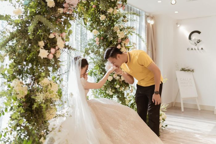 Đám cưới hậu vệ Hồ Tấn Tài: Con trai lái xe dẫn bố mẹ vào lễ đường