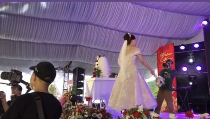 Bạn gái chụp được hoa cưới: Phải chăng thông điệp vũ trụ gửi Quang Hải
