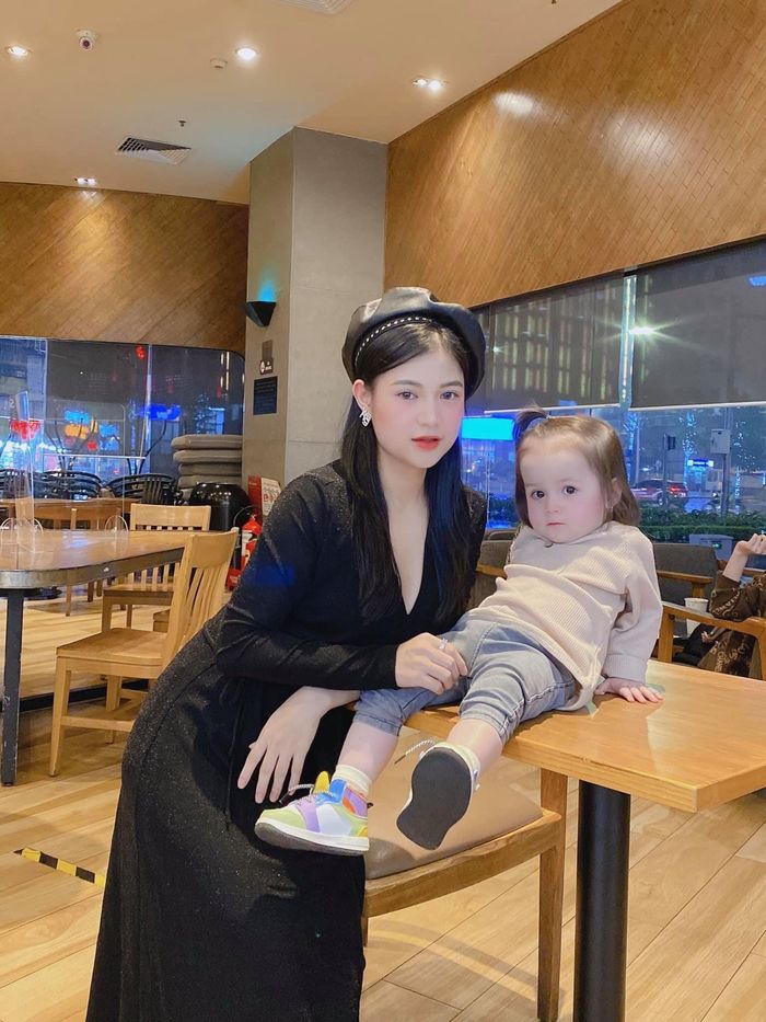 Em bé lai Tây của cặp đôi chuyển giới 9x: Càng lớn càng xinh