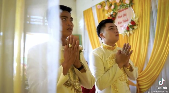 Xúc động người mẹ bật khóc trong đám cưới: Chỉ cần con được hạnh phúc