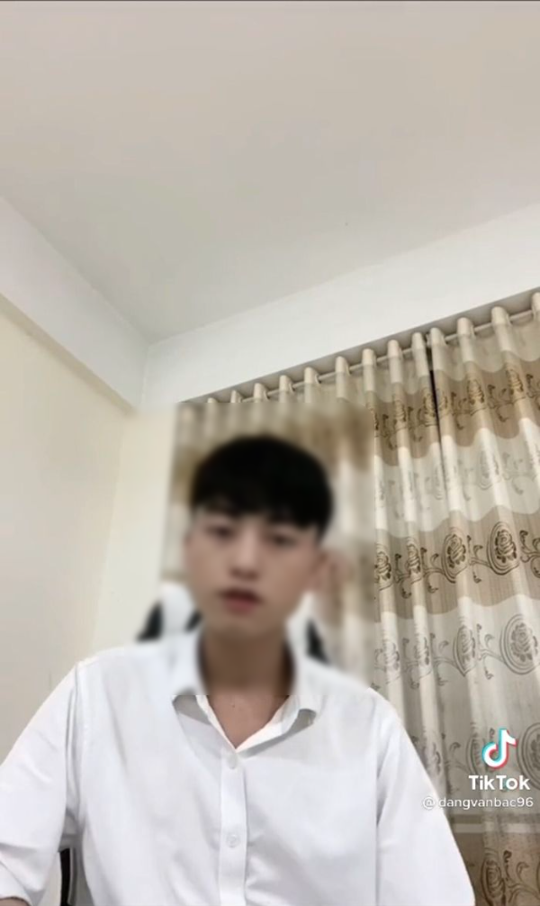 Thanh niên tỏ tình bị từ chối: Nên - không tỏ tình chốn đông người?