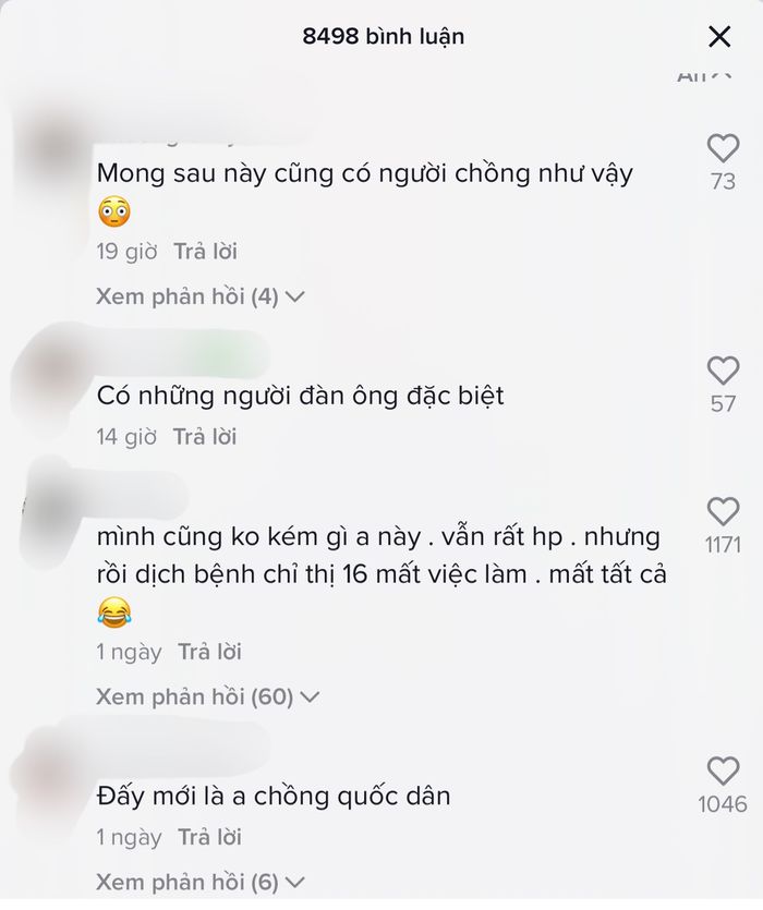 Không ai nhường ghế, chồng làm ghế cho vợ bầu ngồi cho đỡ mỏi chân