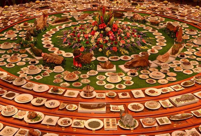 CĐM lầm tưởng nơi trưng bày đá thành bàn tiệc buffet 8 vòng khổng lồ