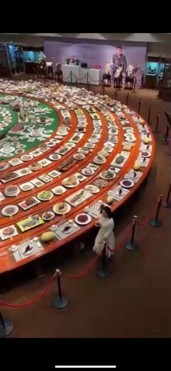 CĐM lầm tưởng nơi trưng bày đá thành bàn tiệc buffet 8 vòng khổng lồ