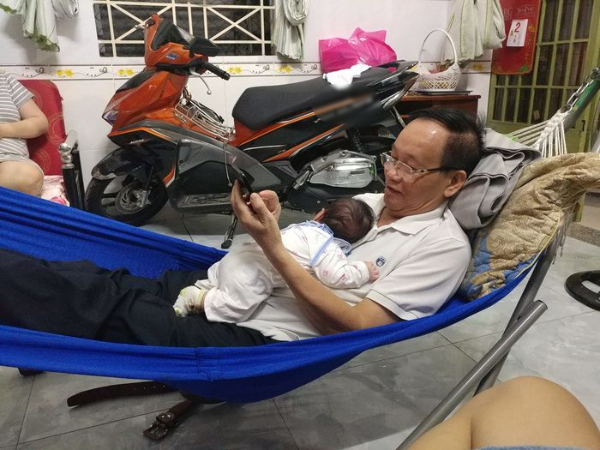 Những lá thư viết vội của bố chồng: Cơm ba nấu rồi, mướp ba gọt sẵn
