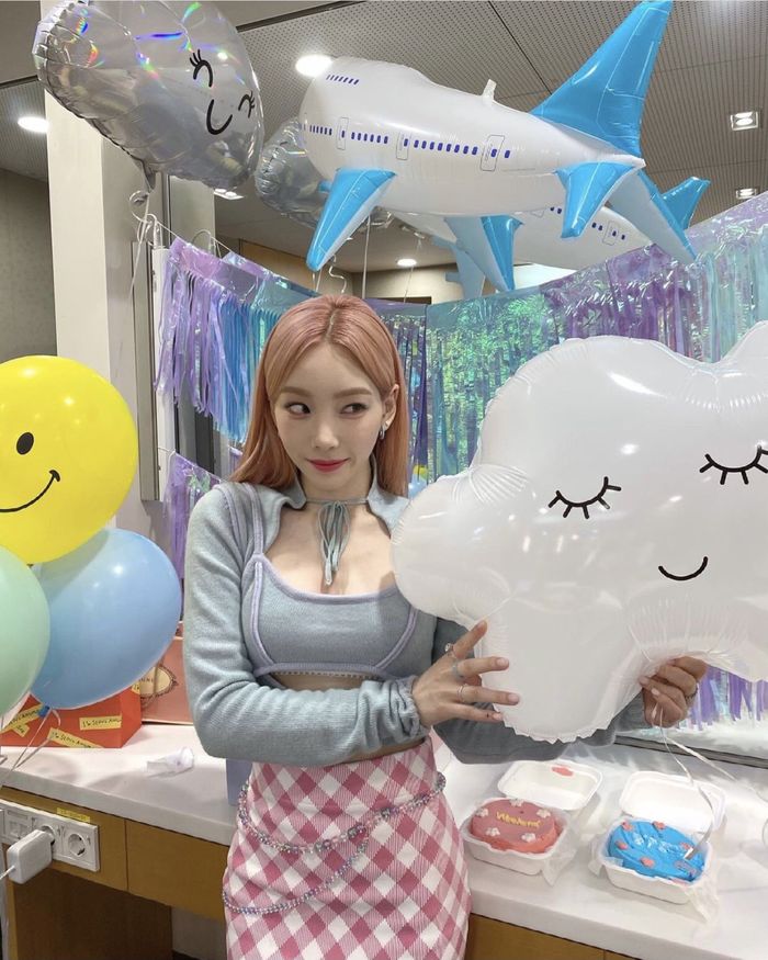 Mỹ nữ đua nhau làm sống dậy xu hướng Y2K: Jennie, Taeyeon đi đầu