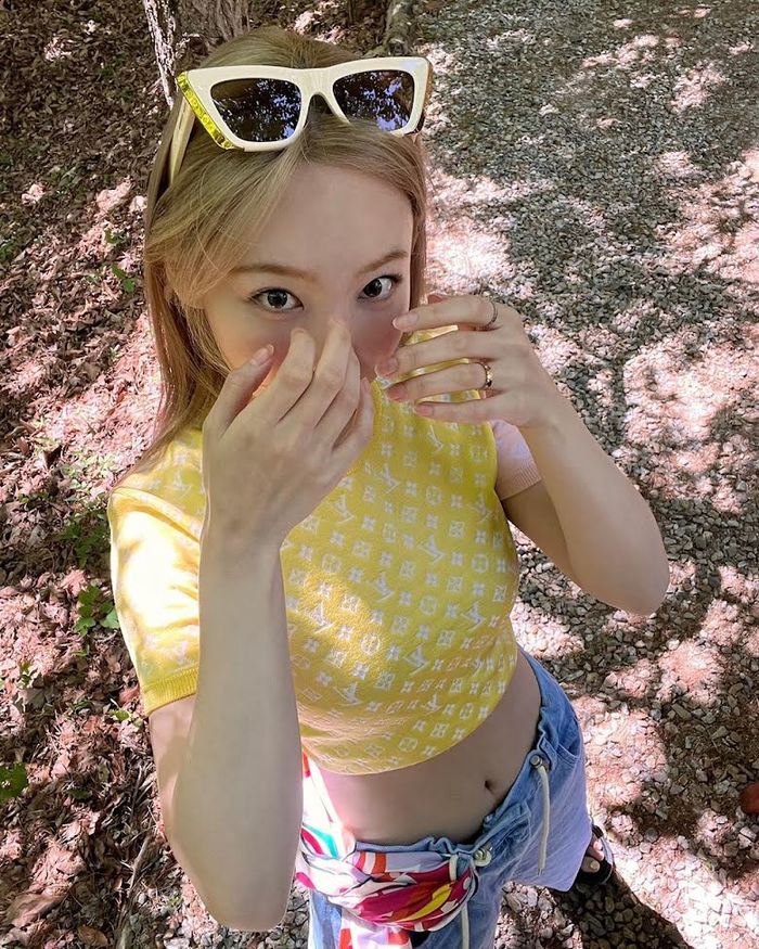 Mỹ nữ đua nhau làm sống dậy xu hướng Y2K: Jennie, Taeyeon đi đầu