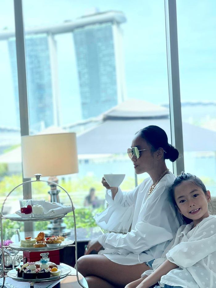 Ái nữ 8 tuổi nhà Đoan Trang xinh như công chúa, chiều cao cực ấn tượng