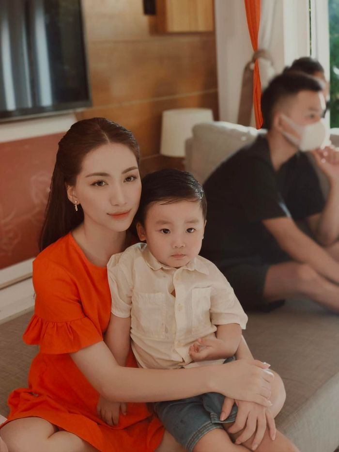 Ảnh hot sao Việt 10/5: Bo Thúi lên đồ cực bảnh hộ tống mẹ Hòa Minzy