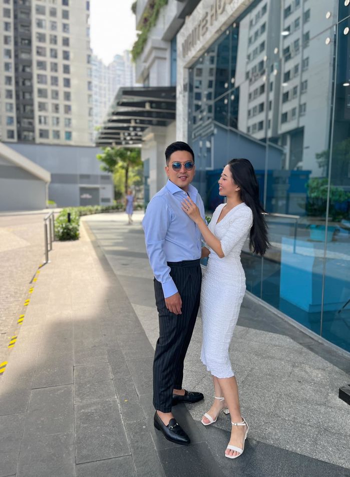 Ảnh hot sao Việt 12/5: Liêu Hà Trinh và chồng đăng ký kết hôn