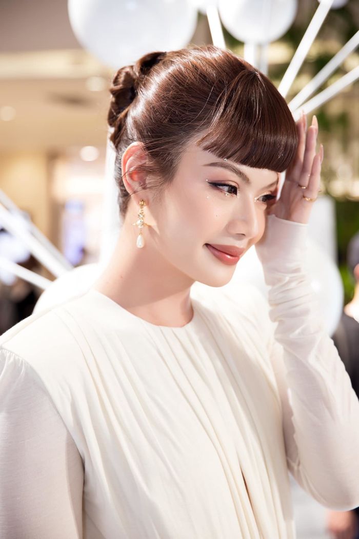 Ảnh hot sao Việt 17/5: Đào Bá Lộc khoe nhan sắc xinh như búp bê