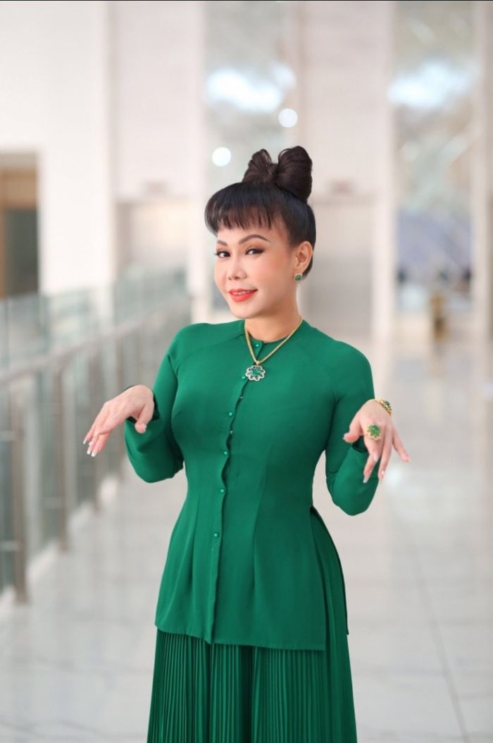 Ảnh hot sao Việt 6/5: Việt Hương gây ngỡ ngàng với quả đầu trọc lóc