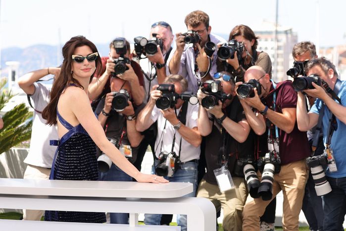 Anne Hathaway trở thành Nữ hoàng Cannes 2022, mặc đẹp thế này cơ mà!