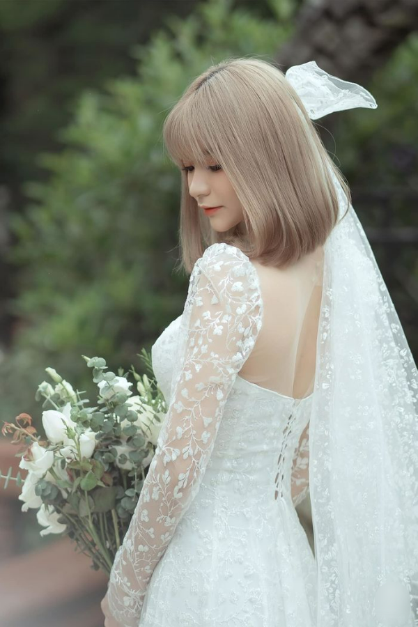Bộ ảnh cưới của Mạc Văn Khoa và bà xã: người thứ ba chiếm spotlight