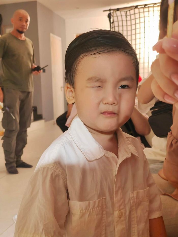 Bo Thúi tích cực đi làm trợ lý cho Hoà Minzy: rất ngoan và hiểu chuyện