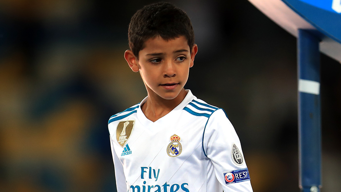 Ronaldo's eldest son: 12 years old earns 30 billion but has no phone