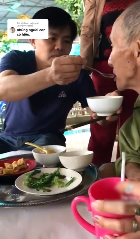 Cha già nuôi 10 con, nay 10 con chăm lại cha già: Ấm lòng con báo hiếu