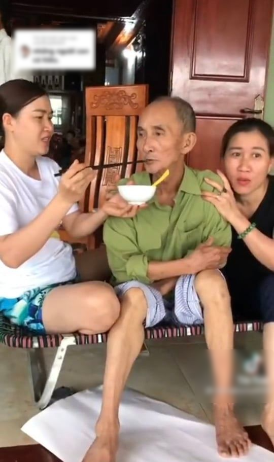Cha già nuôi 10 con, nay 10 con chăm lại cha già: Ấm lòng con báo hiếu