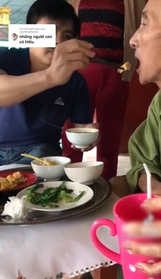 Cha già nuôi 10 con, nay 10 con chăm lại cha già: Ấm lòng con báo hiếu