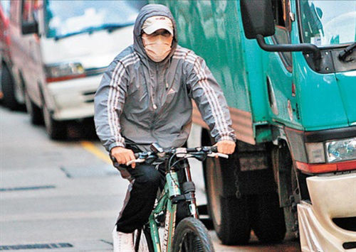 Châu Tinh Trì ở tuổi 59 giàu nứt đố đổ vách nhưng thích đi xe đạp