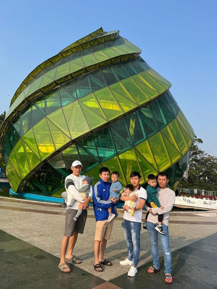 Chuyến nghỉ dưỡng không như mơ của bố mẹ bỉm: hết pha sữa tới thay bỉm