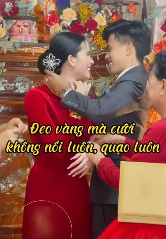 Cô dâu hot nhất Hậu Giang: Nhà trai tặng vàng đeo trĩu cổ