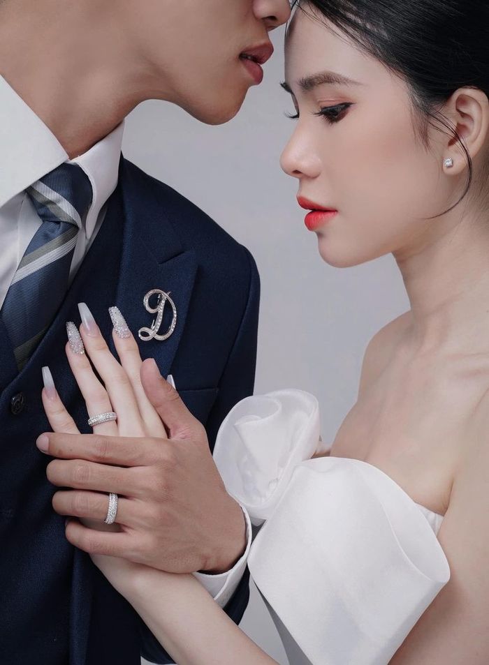 Cô dâu hot nhất Hậu Giang: Nhà trai tặng vàng đeo trĩu cổ