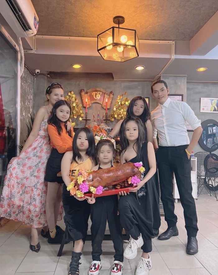 Cô gái sinh một lèo 5 nàng công chúa vì mê phim Nhà có 5 nàng tiên
