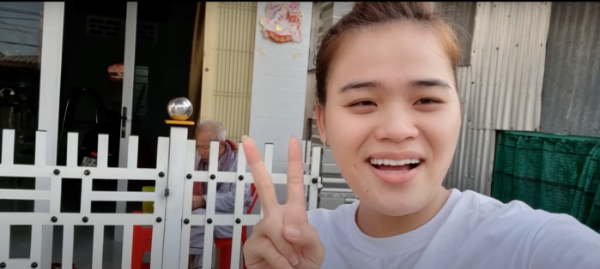 Cô gái Thánh sún đổi đời sau 3 năm: Lên chức CEO, xây nhà mới cho mẹ
