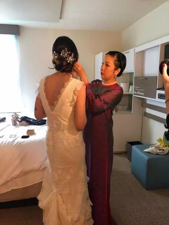Con riêng của chồng kết hôn, diva Mỹ Linh chăm từng chút một