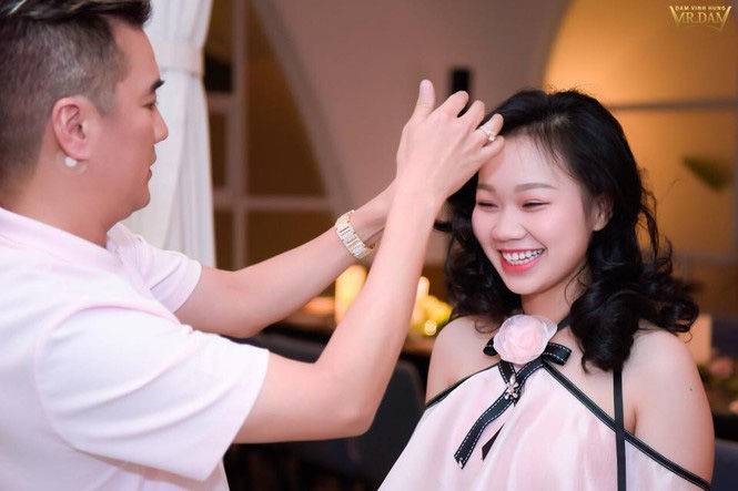 Con gái Đàm Vĩnh Hưng: 18 tuổi làm bà chủ, sắm đồ hiệu không ngơi tay
