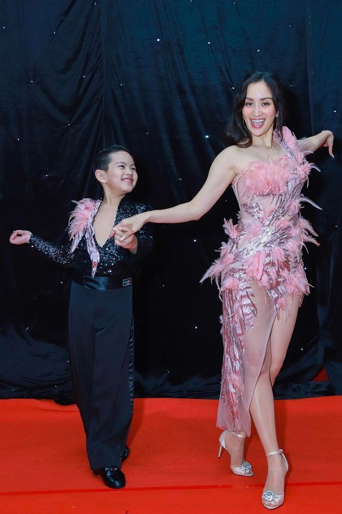 Con sao Việt đi sự kiện: ái nữ nhà Trang Trần nổi hơn mẹ