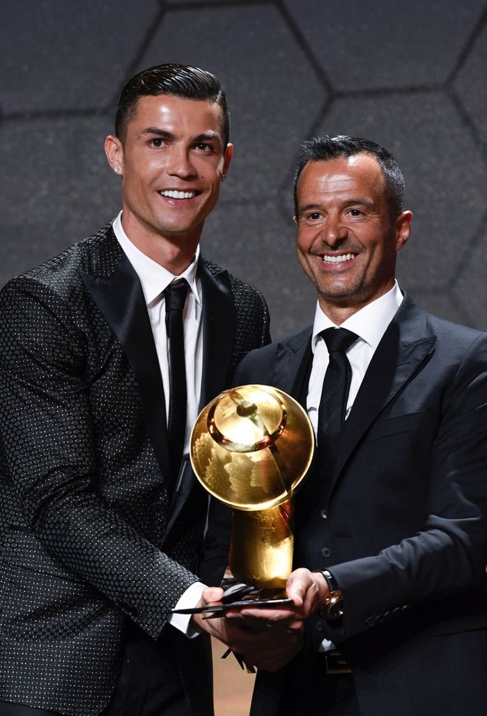 Cristiano Ronaldo đưa bạn thân đi chơi bằng máy bay riêng 723 tỷ