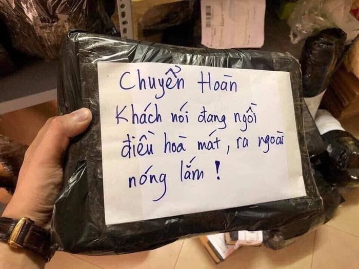 Đã đẹp trai lại còn tốt bụng, anh thanh niên đi xe ôm còn xin cầm lái