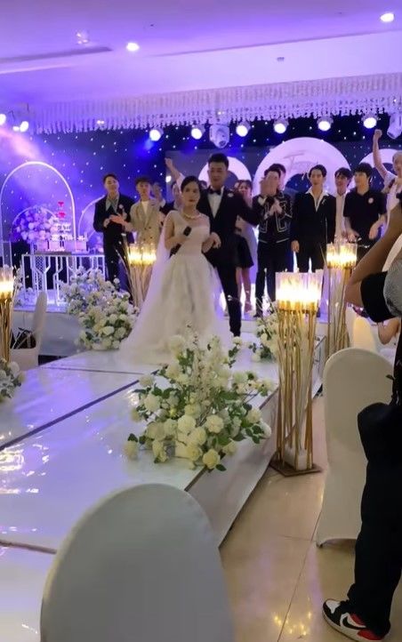 Đám cưới Anh Tú: Cô dâu “quẩy banh nóc”, nhà gái mặt phố siêu to